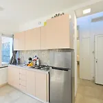 Lucia Apartman *